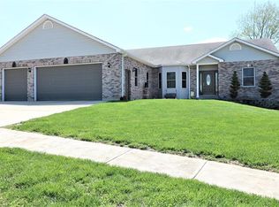 909 Sierra Ridge Ave, Pacific, MO 63069