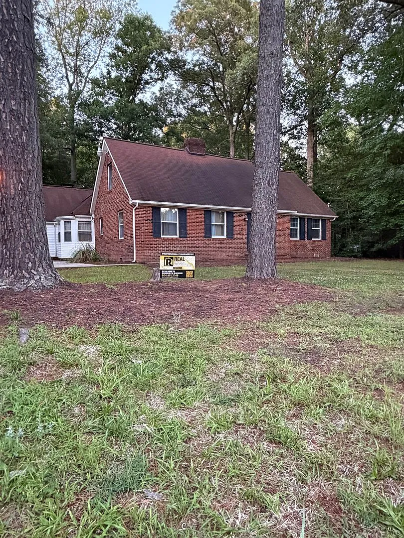 Spacious 3-Bedroom Kilmarnock Home | Approx. 2,500 Sq. Ft. | Fenced Yard | $1,595 | Available Now — Photo 4