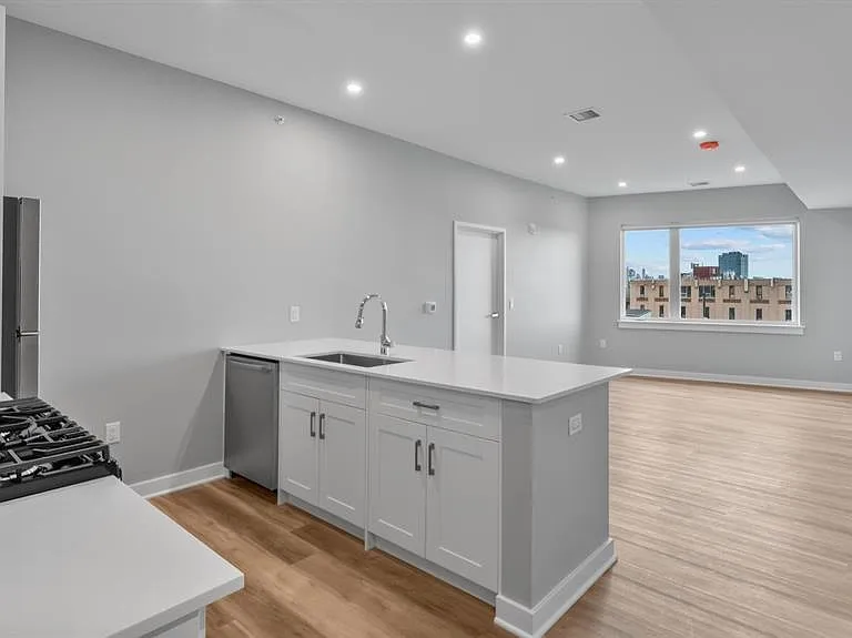 475 Communipaw Ave #207 — Photo 2