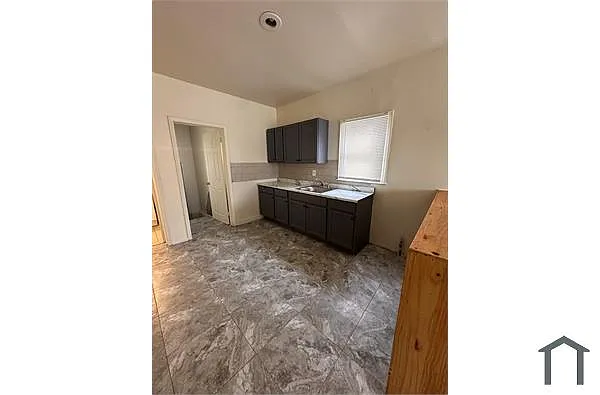 Building Photo - 19457 Evergreen Rd #1
