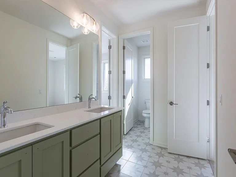 21911 Parkview Dr — Photo 36