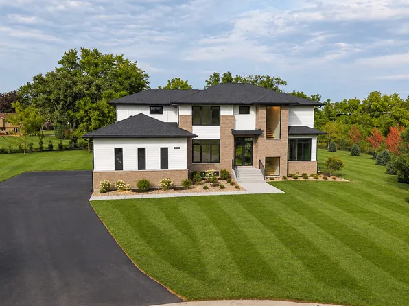 23589 N Owl Ct, Lake Barrington, IL 60010
