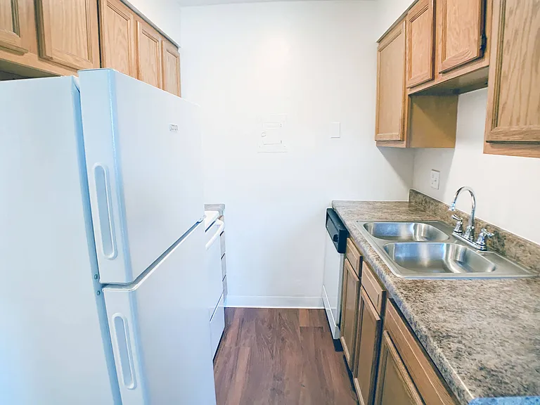 Crown Crossing Apartments — Photo 39