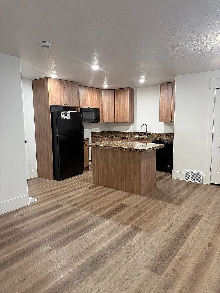 2 bed, 2.5 bath, $1,150 — Photo 1