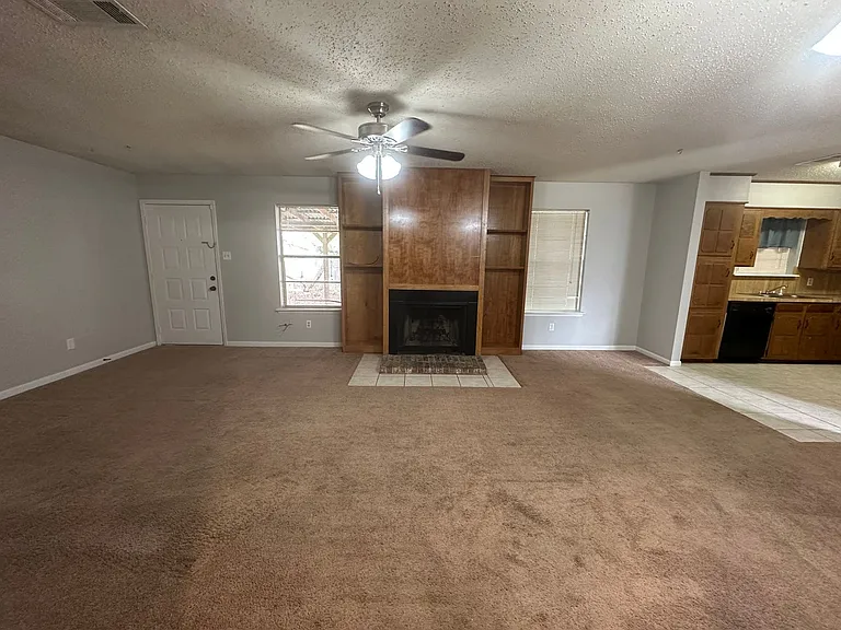 100 Bobbie Ct — Photo 2