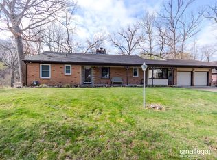 1736 Shangrai La Dr SE, Grand Rapids, MI 49508