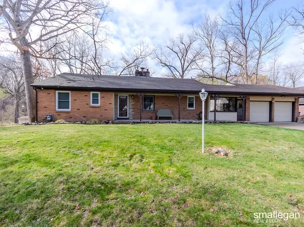 1736 Shangrai La Dr SE, Grand Rapids, MI 49508