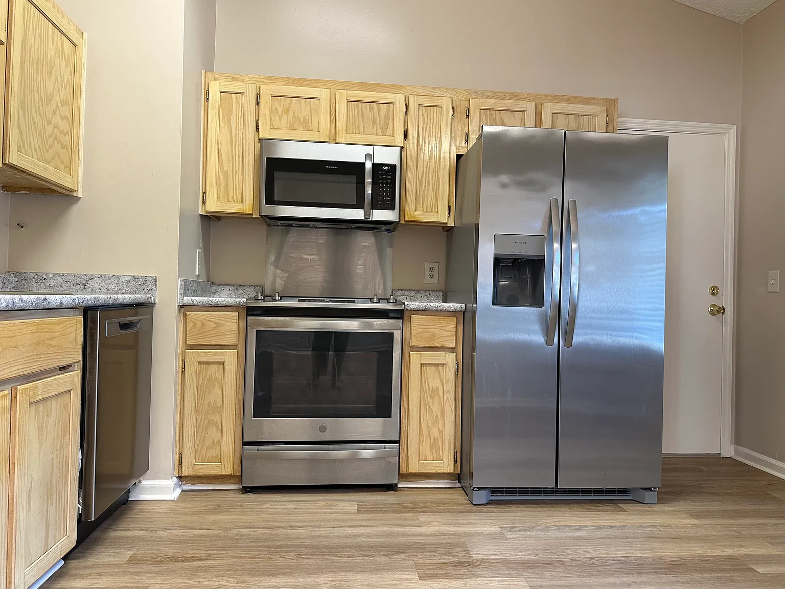 3 bed, 1275 sqft, $2,225 — Photo 4
