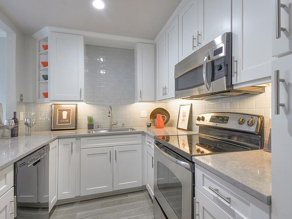 3rd image of 700 Chiquita Ave APT 7