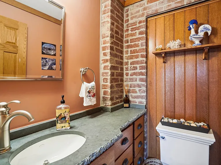 216 E Nelson Ave — Photo 17