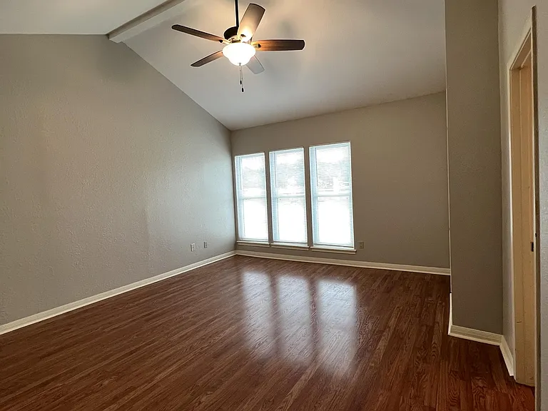19215 Tanoan — Photo 19