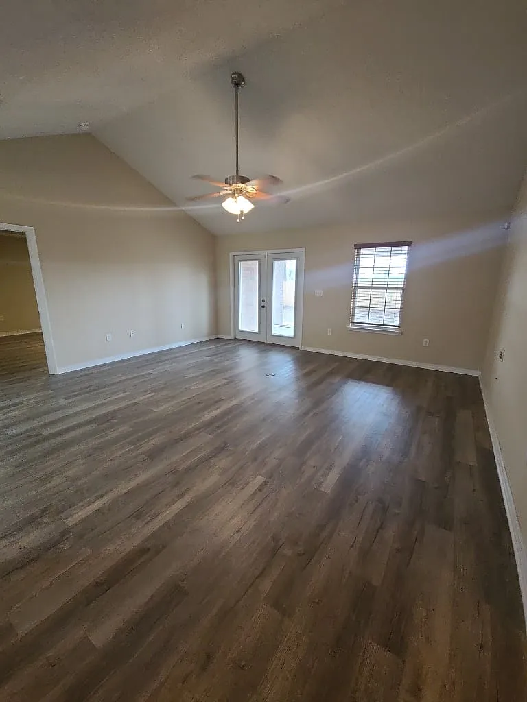 111 Kyle Lane — Photo 4