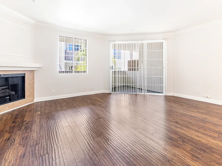 4560 Coldwater Canyon Ave #303 — Photo 8