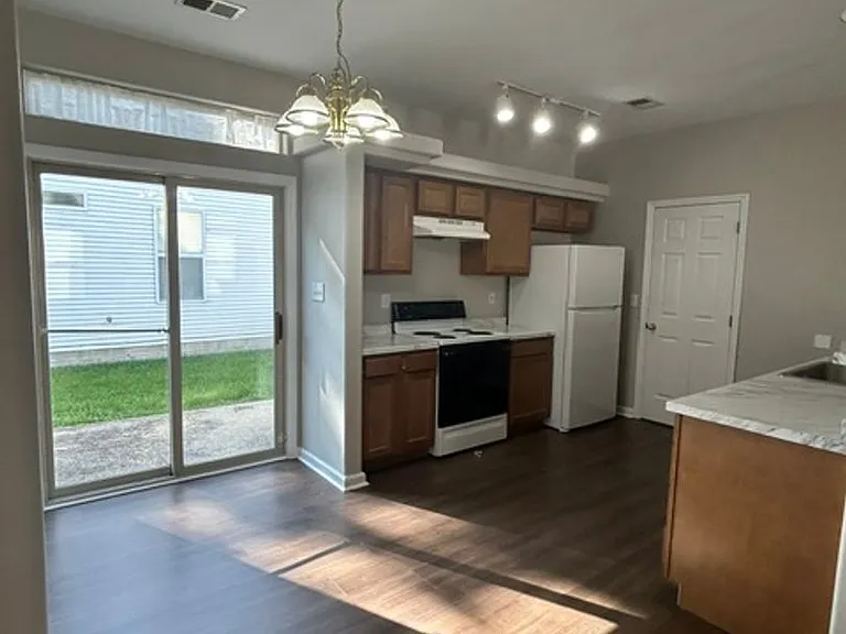 2741 Jacquelyn Ln — Photo 6