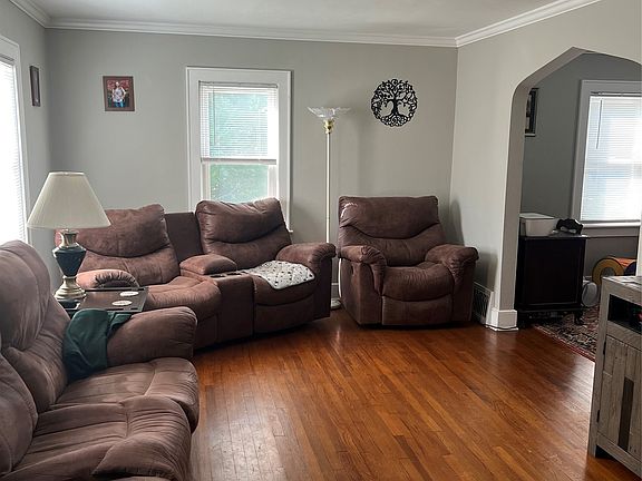 5th image of 102 Castle Creek Rd