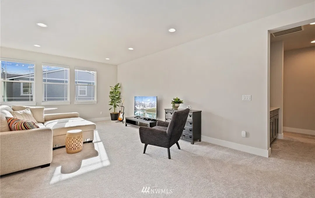 4 bed, 3150 sqft, $4,100 — Photo 3