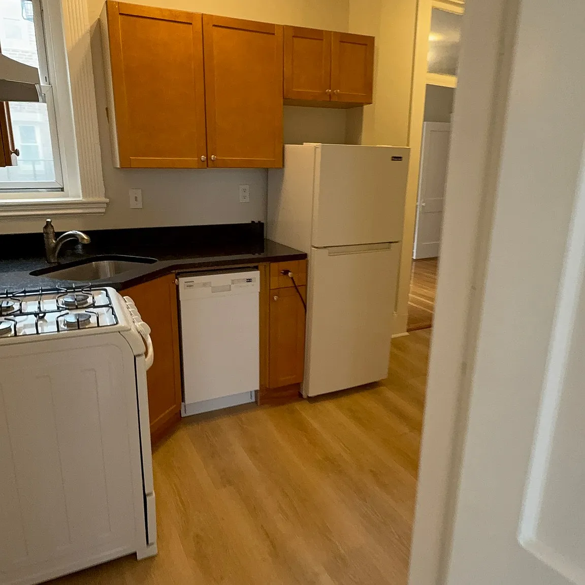 2 bed, 1.0 bath, $3,650 — Photo 2