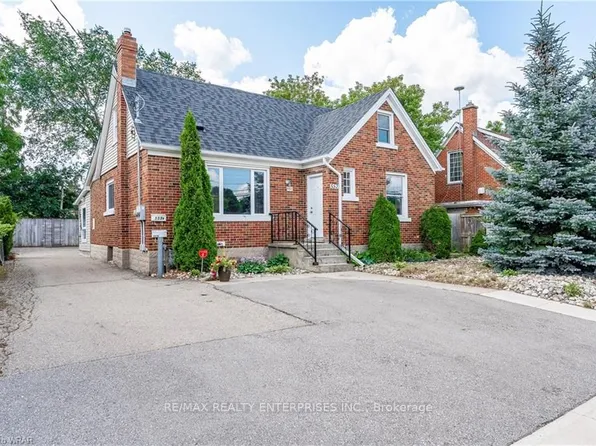 557 Stirling Ave S, Kitchener, ON N2M 3J5