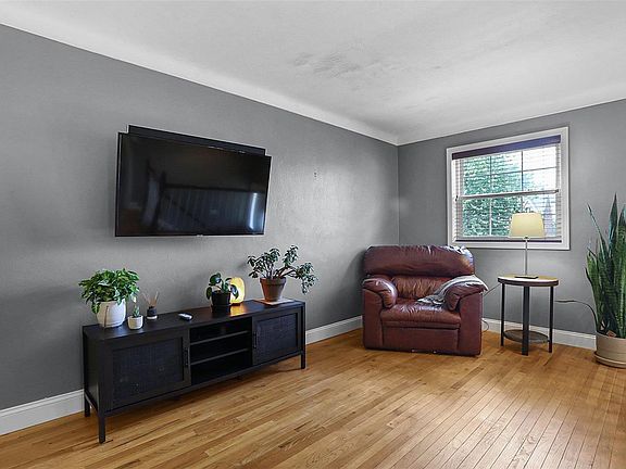 5th image of 6546 Pernod Ave