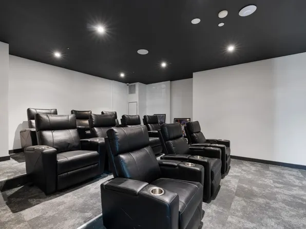 72-01 Queens Boulevard image 29 of 40