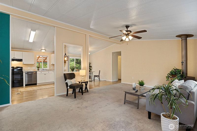 5th image of 905 Griffiths Lane W