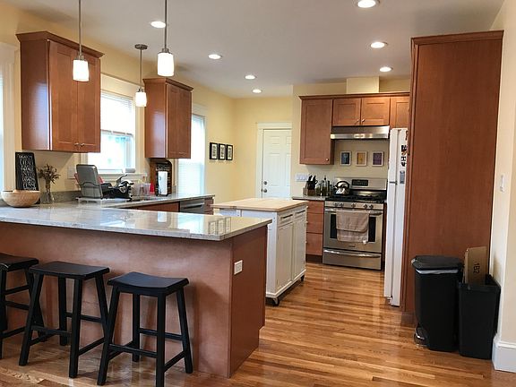 Stainless Steel appliances and soft close drawers