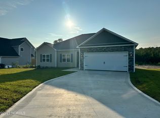 618 Riggs Rd, Hubert, NC 28539