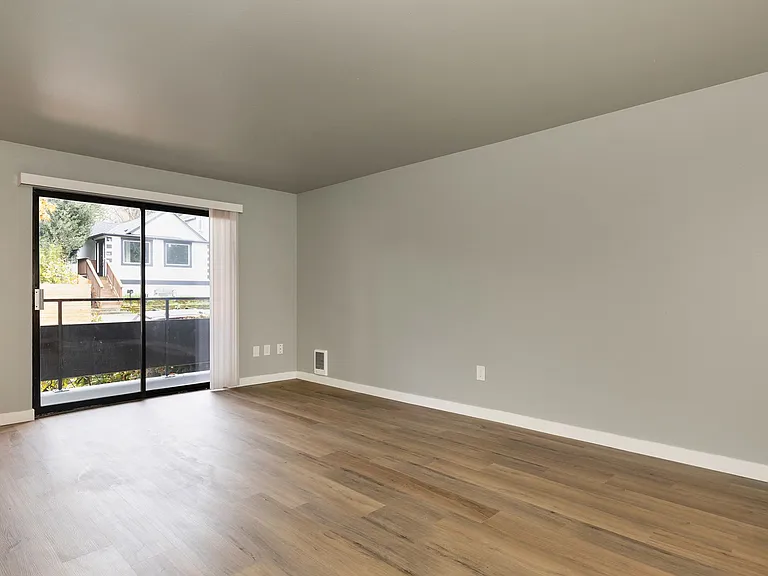 Eagle Court Apartments — Photo 4