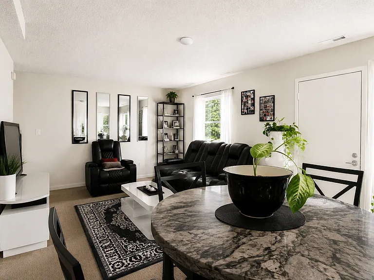 Montview Heights — Photo 9