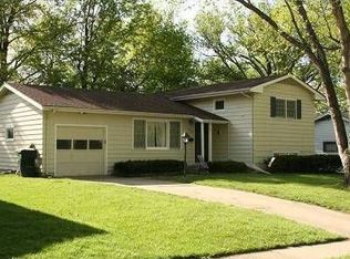 2833 SW Sunset Rd, Topeka, KS 66614