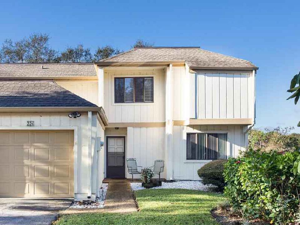 1st image of 226 Country Club Dr
