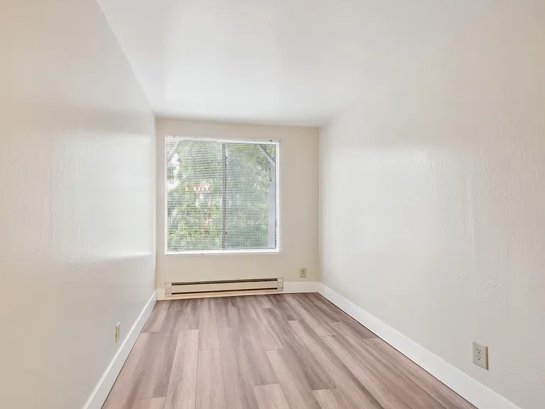 1910 Berryman Street — Photo 10