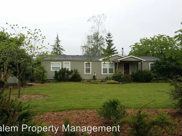 2080 N Chehalem Dr, Newberg, OR 97132