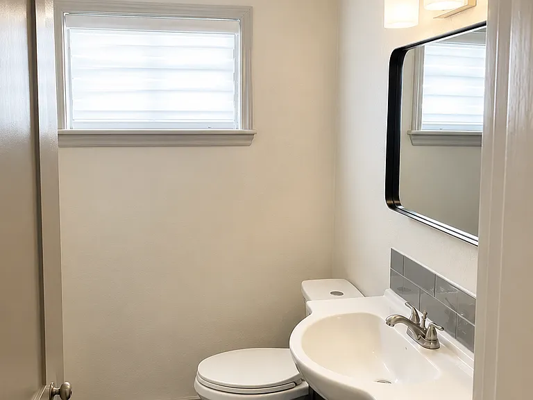 2211 Blodgett St #2 — Photo 9