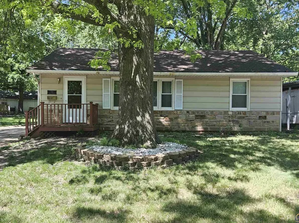 713 Oak St, Emporia, KS 66801