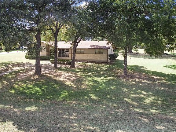 4th image of 110 Clover Dr