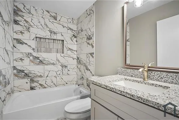 1090 Village Rd — Photo 15