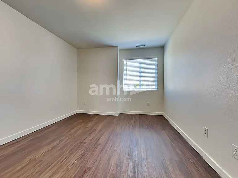 16615 Greenleaf Ave SE — Photo 12