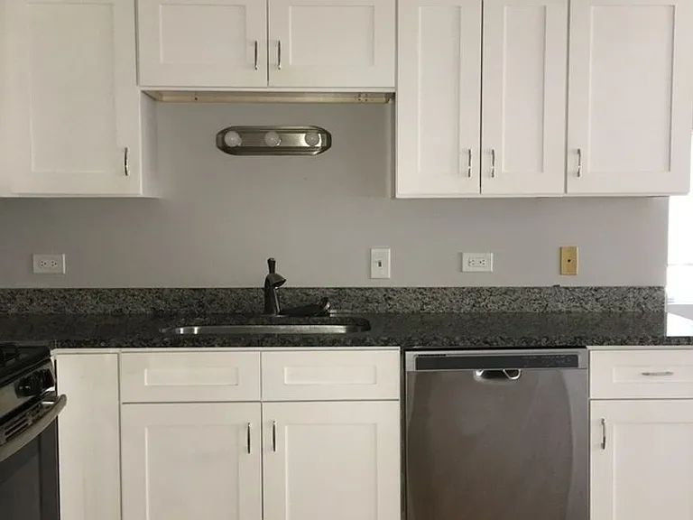 10909 S Keating Ave — Photo 3