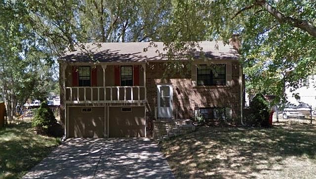 1st image of 805 NW Buckingham Pl