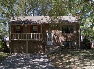 805 NW Buckingham Pl, Blue Springs, MO 64015