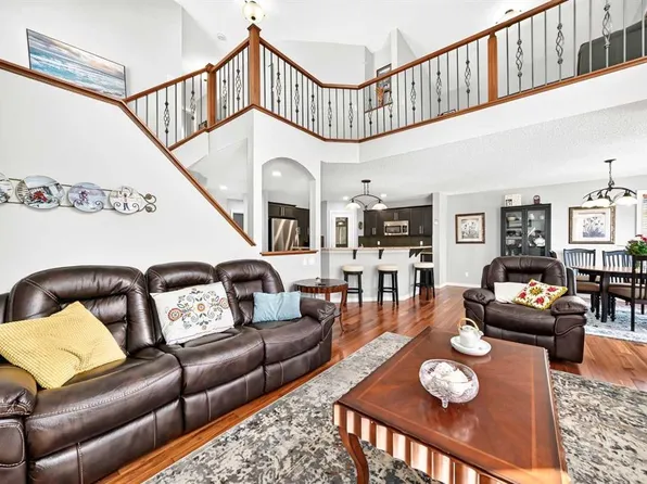 209 Crystal Green Point, Okotoks, AB T1S 2K7