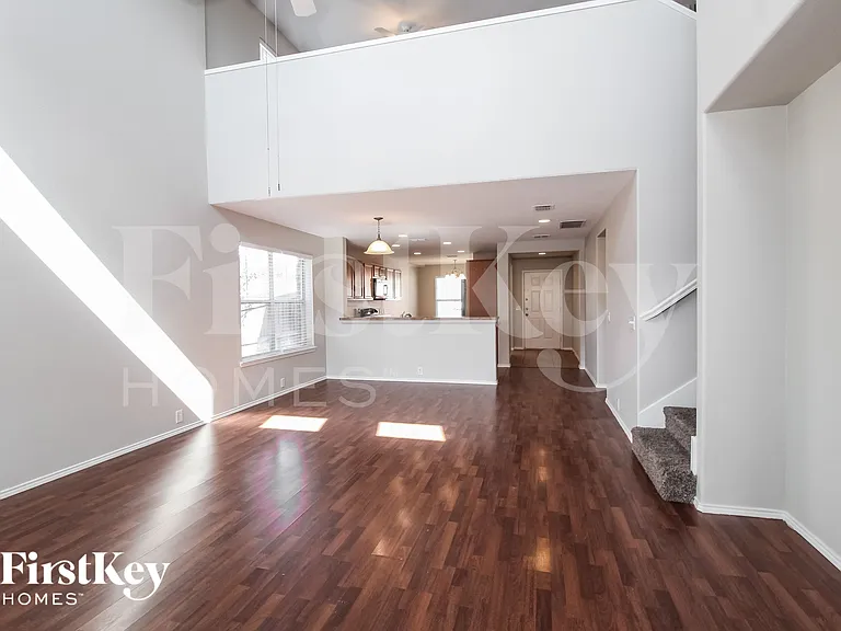4500 Chris Dr — Photo 4