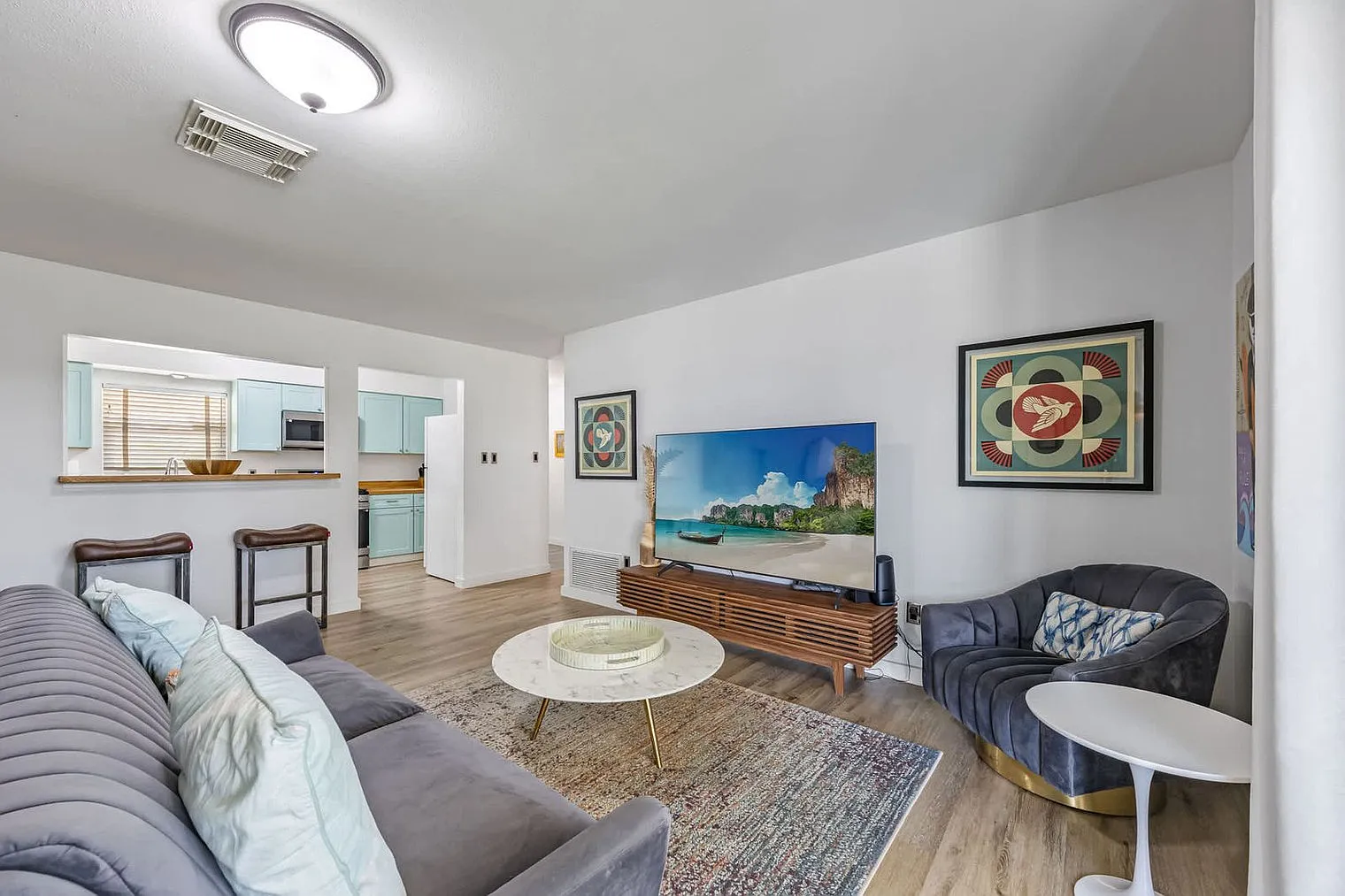 3 bed, 2.0 bath, 1237 sqft, $2,677 — Photo 4