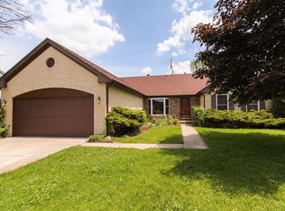 425 Ginger Ln, Elgin, IL 60120