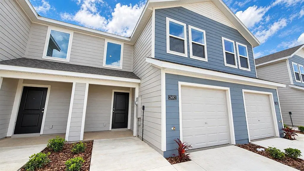 3 bed, 2.5 bath, 1386 sqft, $1,800 — Photo 3
