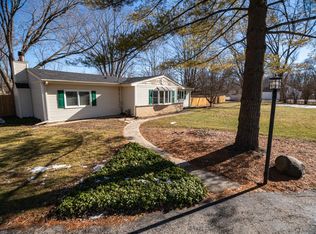 27943 N Converse Rd, Island Lake, IL 60042