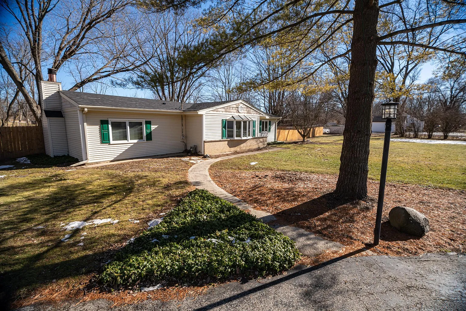 27943 N Converse Rd photo 1