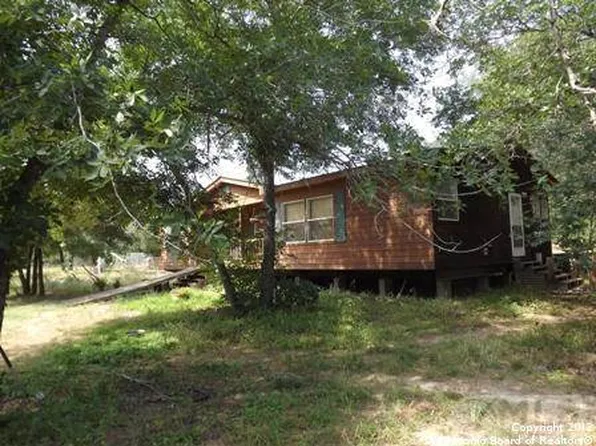 266 Gayle Ln, Poteet, TX 78065