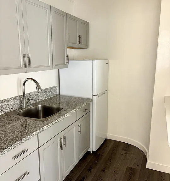 639 S Cochran Ave #109 — Photo 5